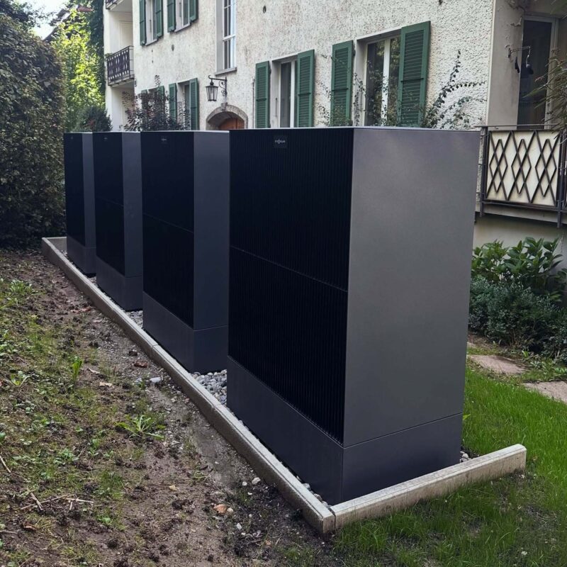 Diese 4er-Kaskade aus 4x Viessmann Vitocal 250-A mit einer Gesamtleistung von 50 kW durften wir im Herzen von Bern installieren. 💪✨ Ein grosses Dan…